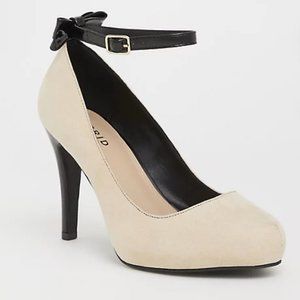 TORRID NUDE and BLACK BOW DETAIL PUMP (WW)